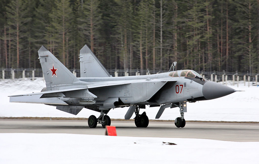Переброшенные в Калининград истребители МиГ-31 отработали ракетные удары по командным пунктам условного противника