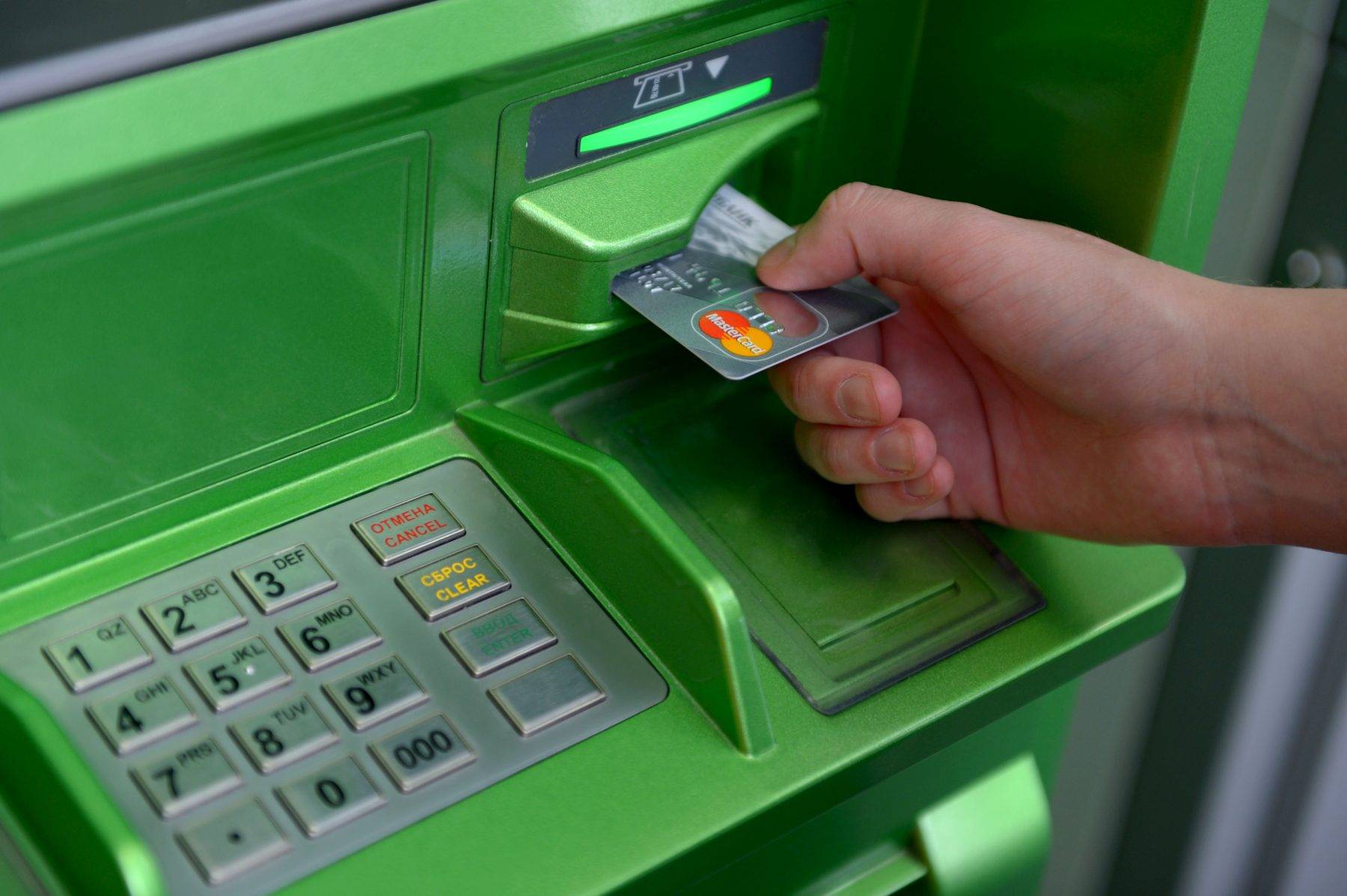 Эксперты рассказали о технических и социальных способах похищения денег из банкоматов