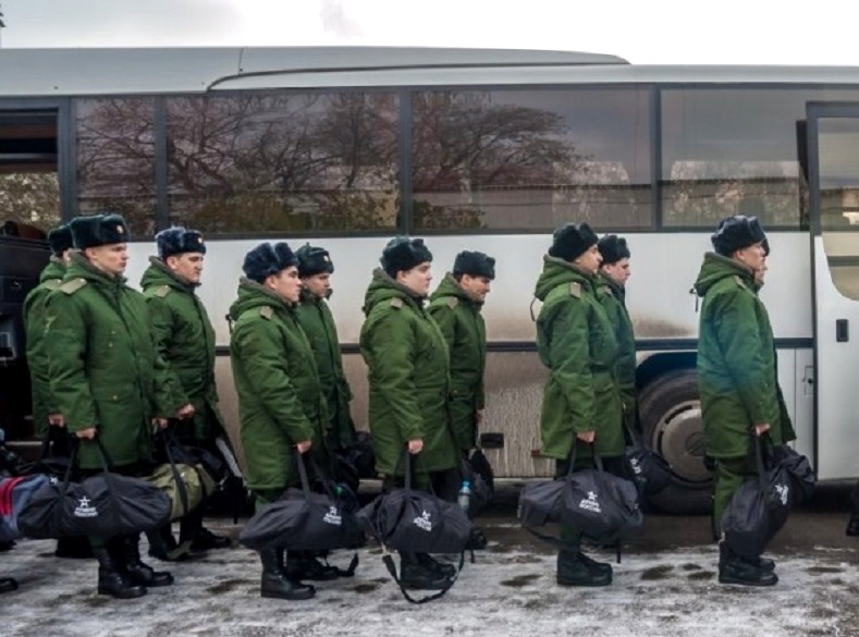 Запасников поставят в строй: Путин подписал указ о призыве на военные сборы