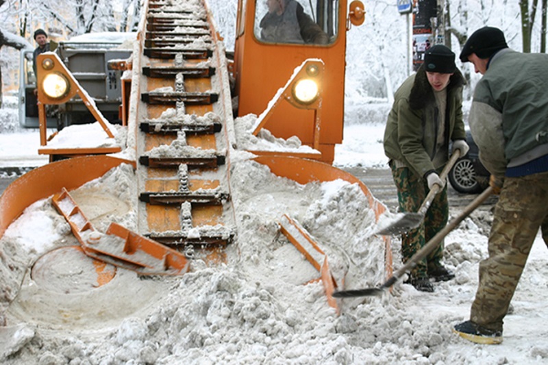 МБУ «Чистота» убирает снег с улиц Калининграда в круглосуточном режиме