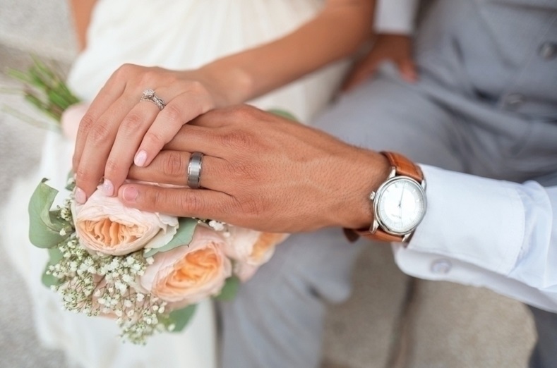 Минюст РФ разрешил сотрудникам ЗАГСов регистрировать браки на дому и в больницах
