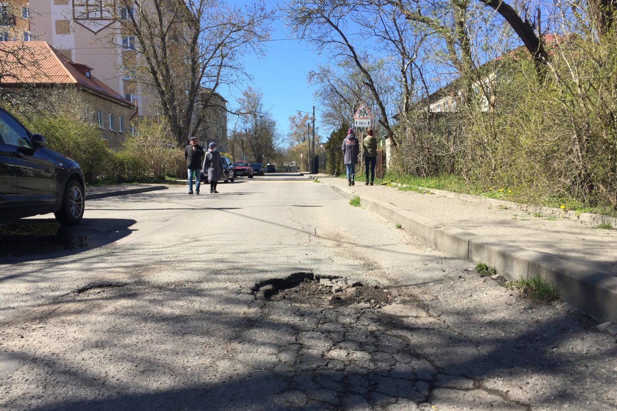 В Зеленоградске отремонтируют дорожное покрытие и тротуар
