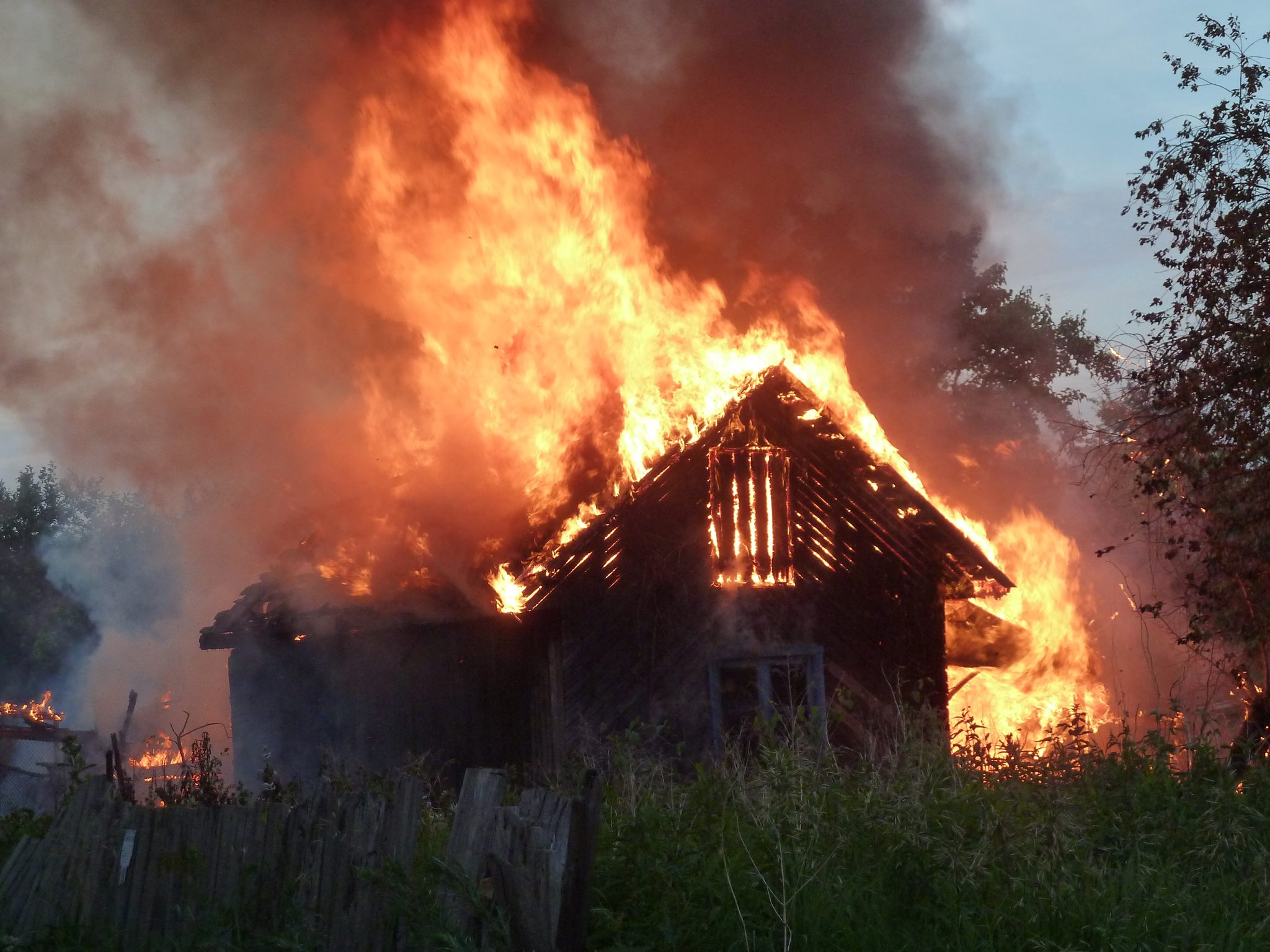 Накануне в Калининграде сгорел дачный домик