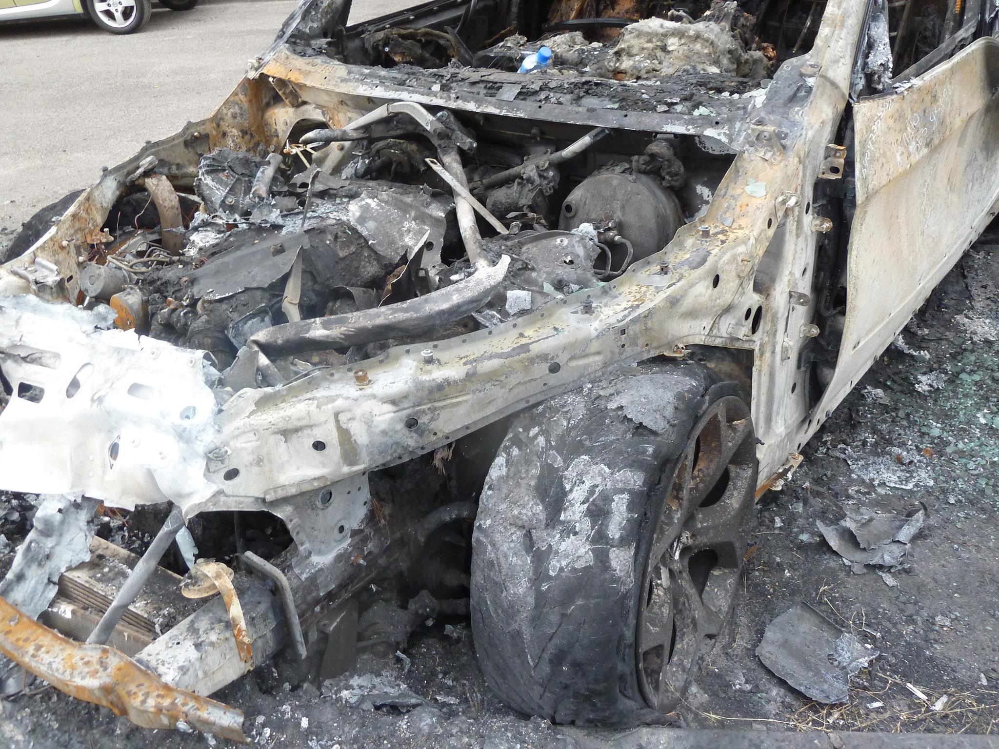 Сегодня ночью в автомобиле «Ниссан Тиана» выгорел моторный отсек