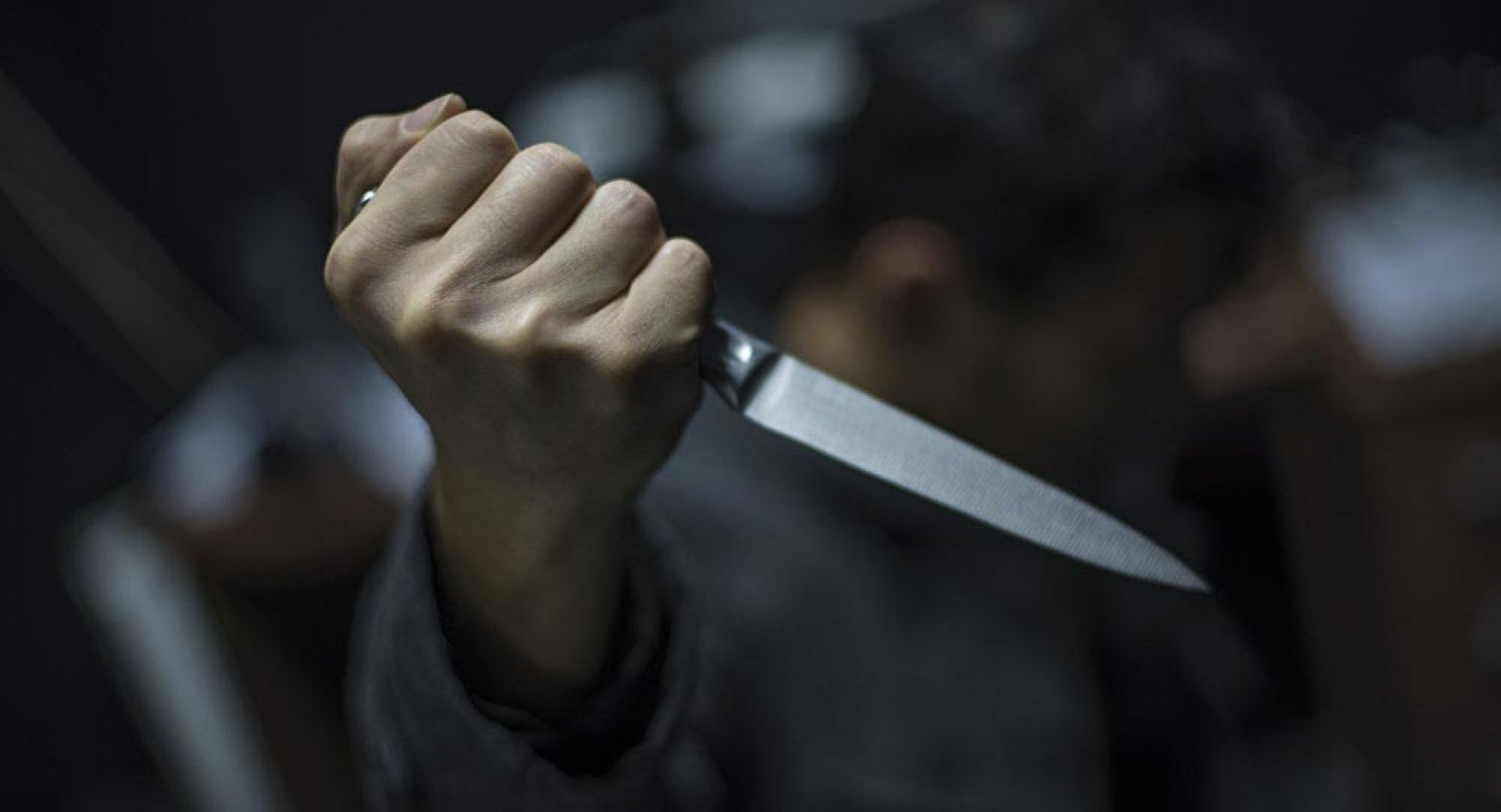 В калининградской глубинке придирчивых гостей встречают с ножом в руках