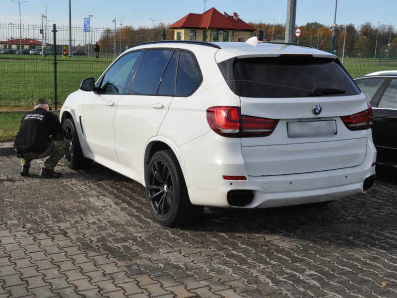 Калининградец поехал в Польшу и лишился своего BMW X5