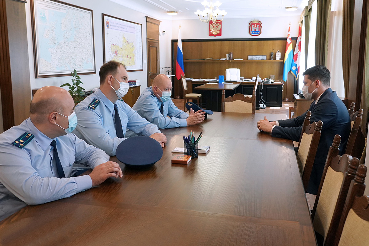 Губернатора представили новому прокурору Калининградской области