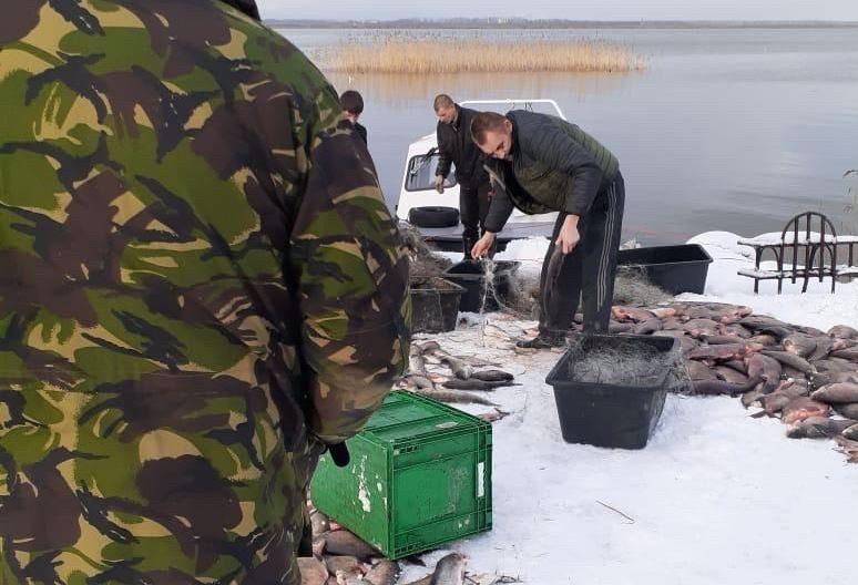 В Калининградской области рыбаков-браконьеров ловит СОБР