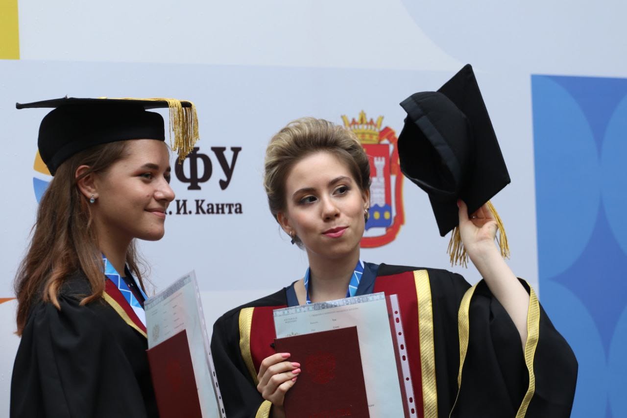 В Калининграде аспиранты и бакалавры Юридического института получили дипломы