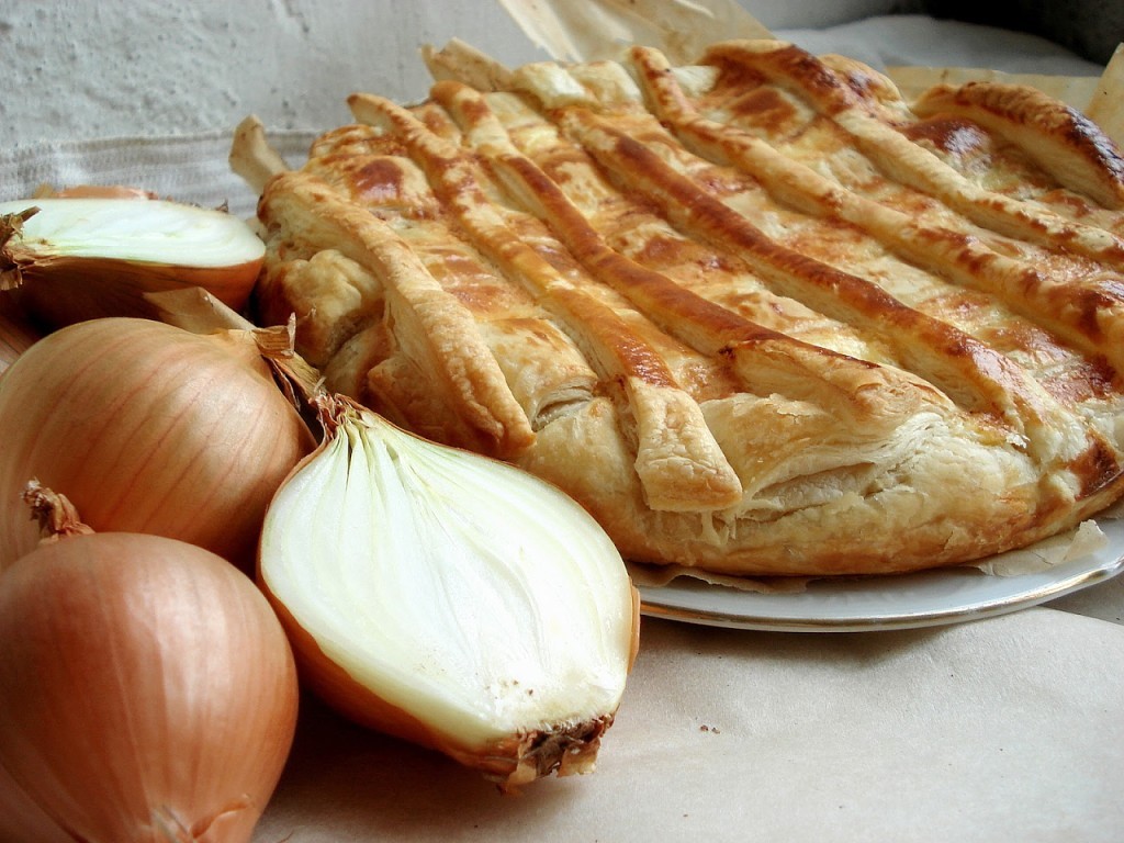 Народный календарь «велит» сегодня печь пироги с луком