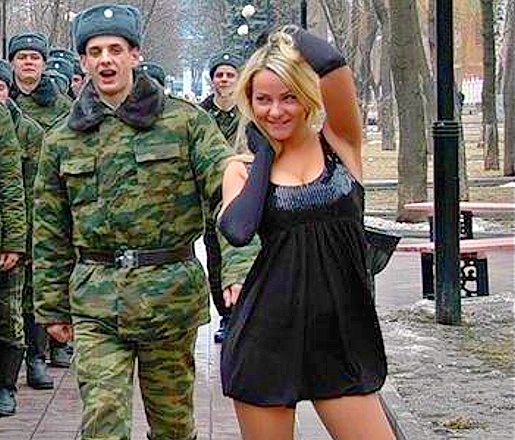 Калининградскому военкому на заметку: 17-летняя школьница отправила в военкомат 30 человек