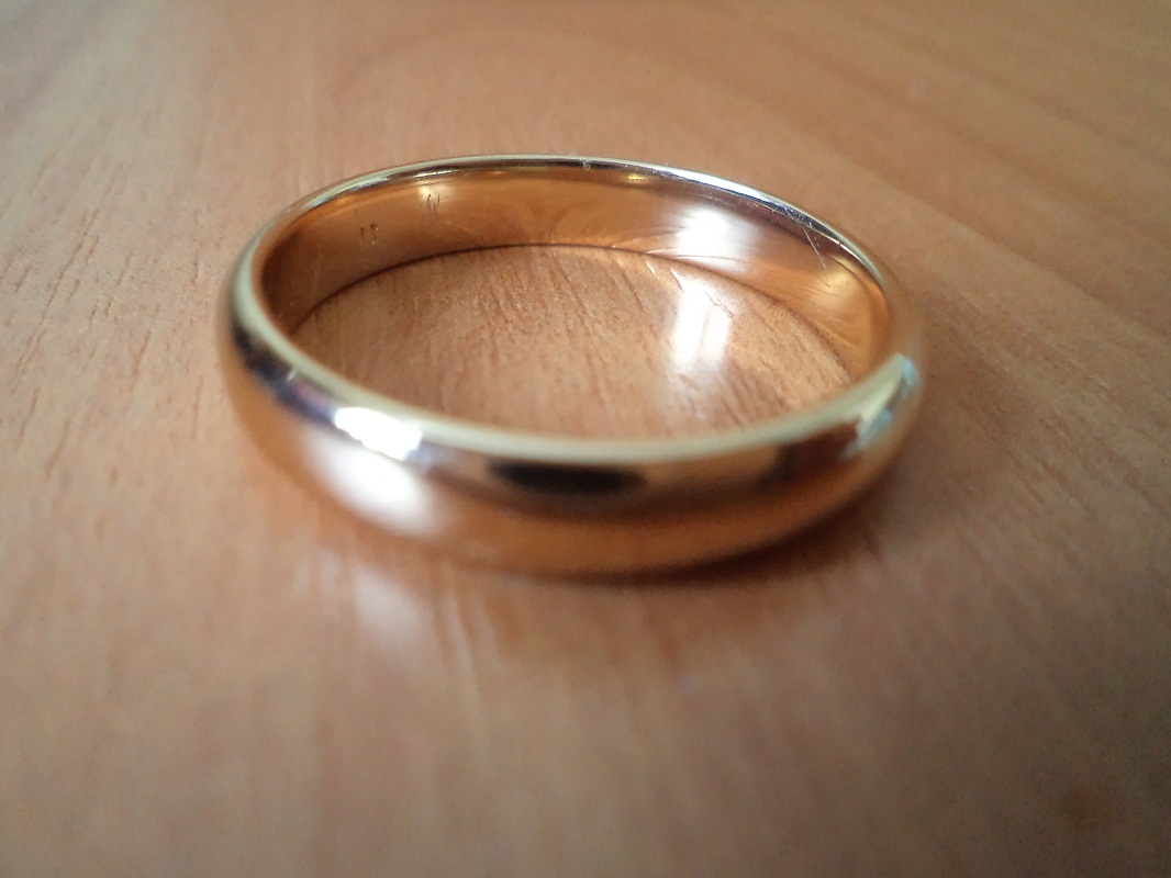 В Калининграде у жениха украли обручальные кольца, а он подумал, что пропил их