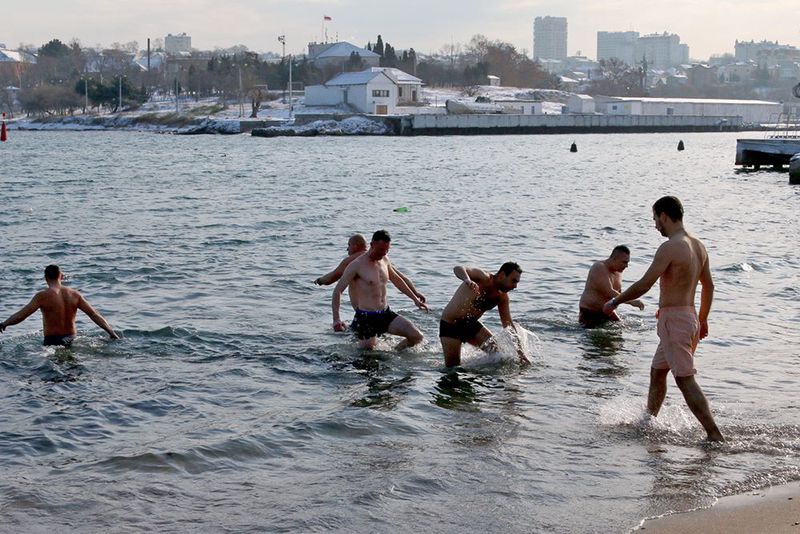 Нас, наверное, ждут великие дела: экс-мэр Калининграда «принял крещение в Крыму»