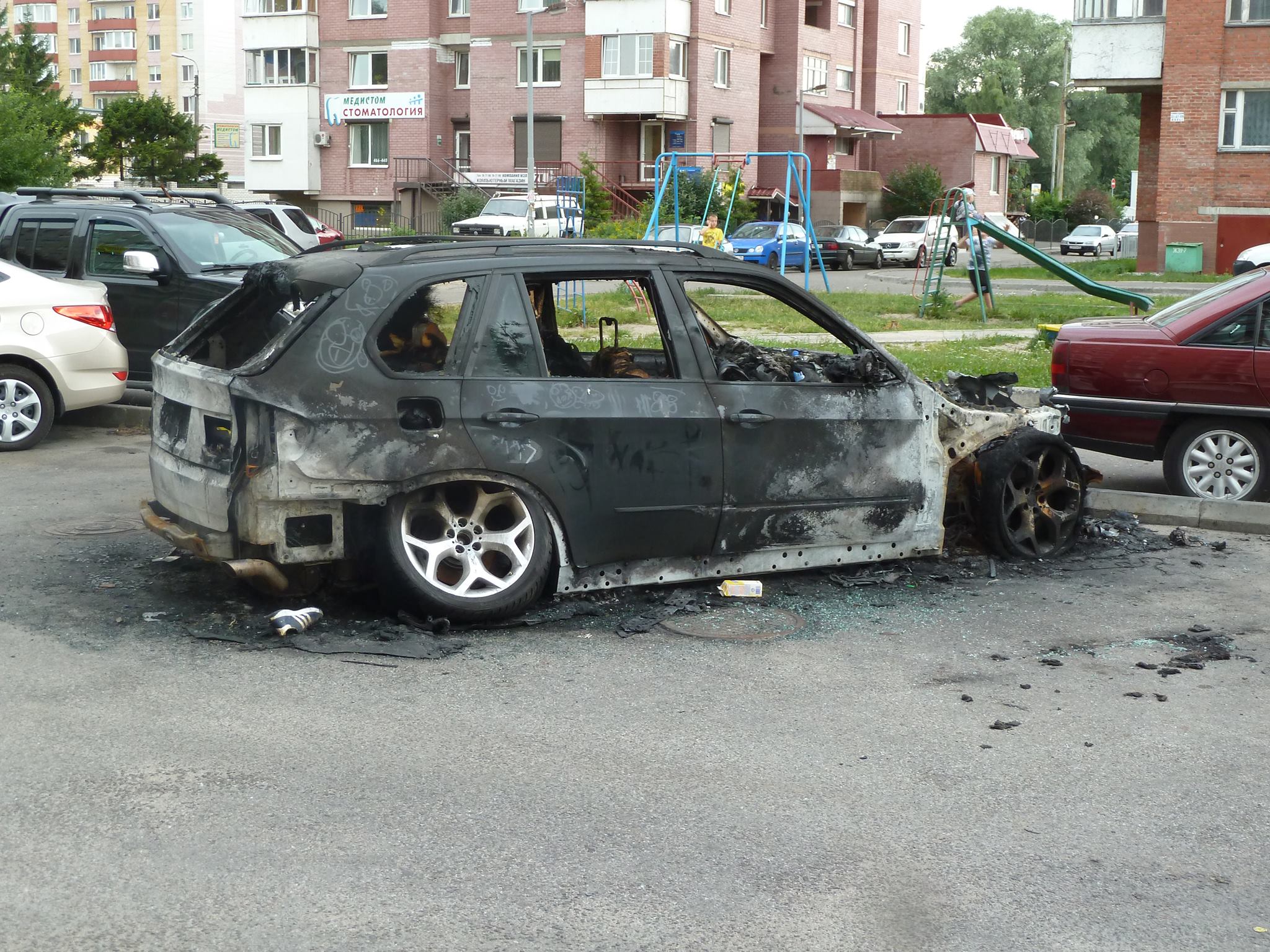 Накануне в Калининграде от огня пострадал автомобиль «Мицубиси XL»