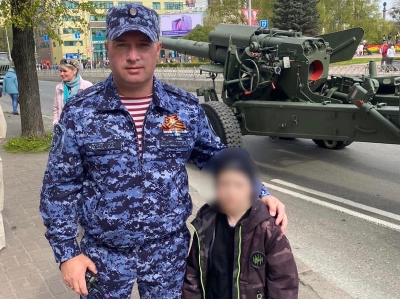 В Калининграде сотрудники Росгвардии вернули родителям потерявшегося ребенка