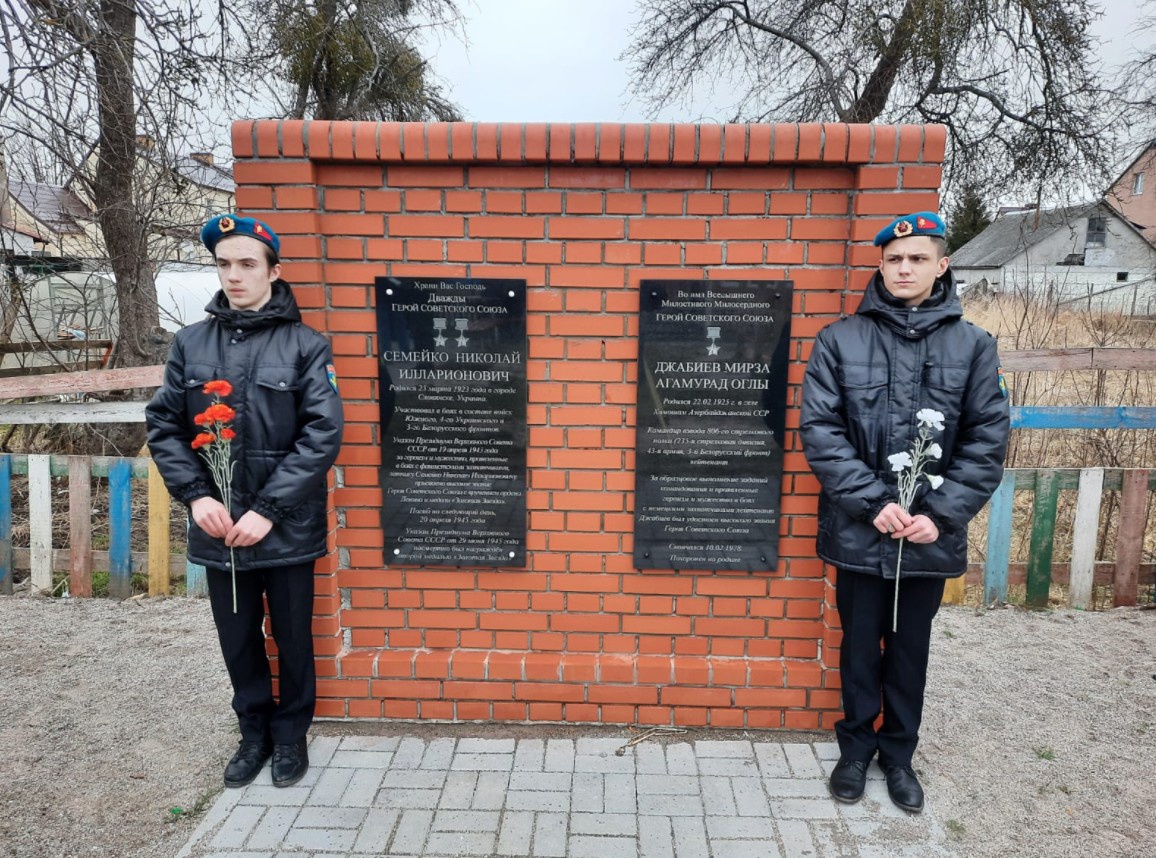 В посёлке Большое Исаково открыли мемориальные доски с именами Героев войны  | 28.02.2022 | Новости Калининграда - БезФормата