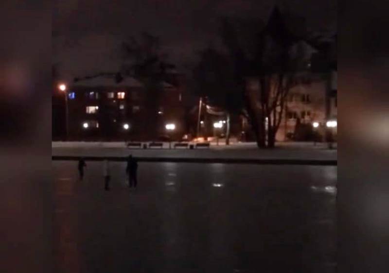 Очевидцы: в Калининграде вышли на лёд