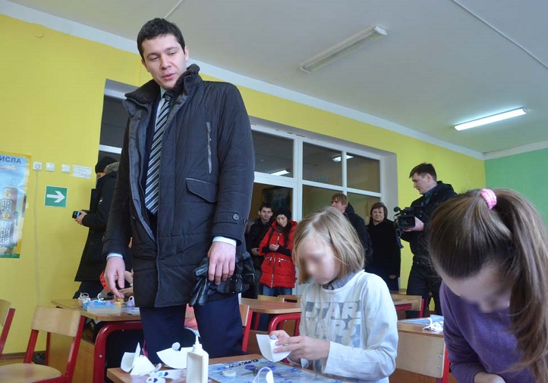 Губернатор Алиханов не выполнил поручение Путина о подготовке школ к переходу на бесплатное горячее питание