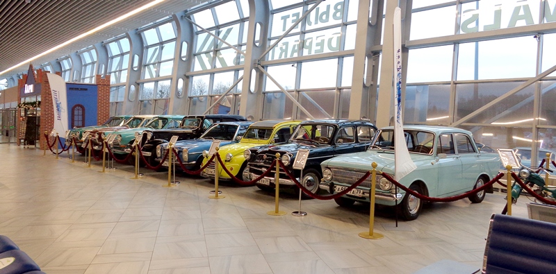 В аэропорту Калининграда вновь работает экспозиция старинный автомобилей