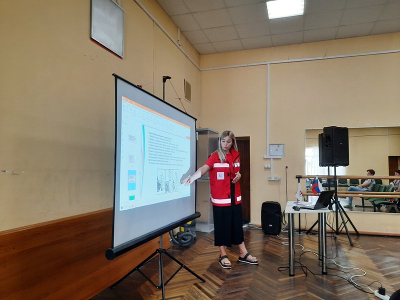 Под Калининградом специалист Российского Красного Креста провела для социальных работников мастер-класс по уходу за людьми с ограниченными возможностями