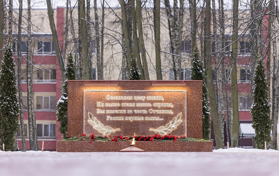 В Калининграде появилась аллея памяти выпускников военно-инженерного училища и погранинститута ФСБ