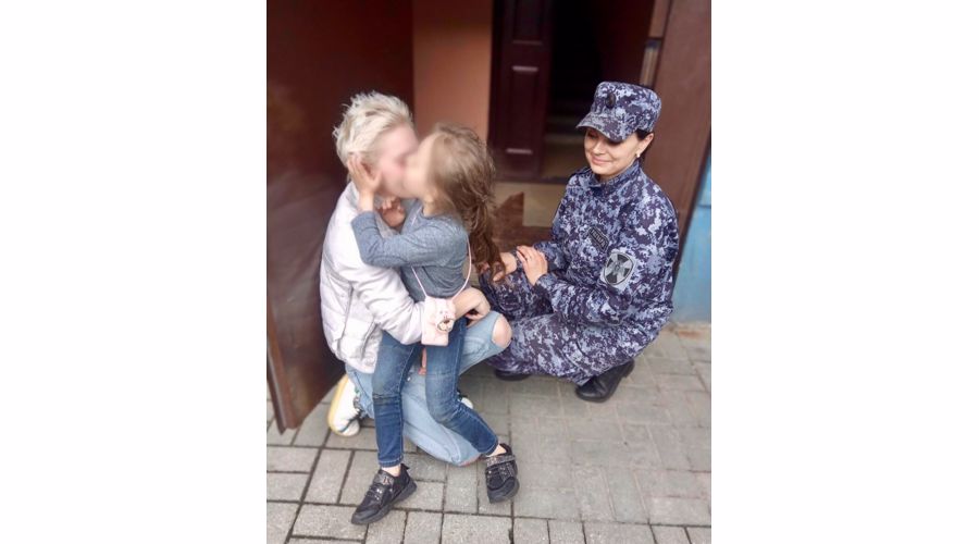 В Калининграде сотрудники Росгвардии вернули матери дочь