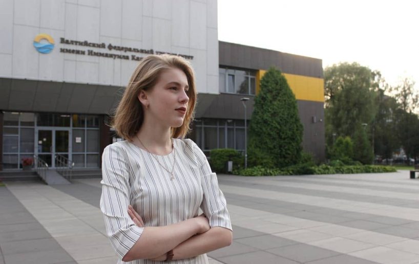 Студентка из Калининграда стала одной из лучших выпускниц онлайн-школы телеканала RT
