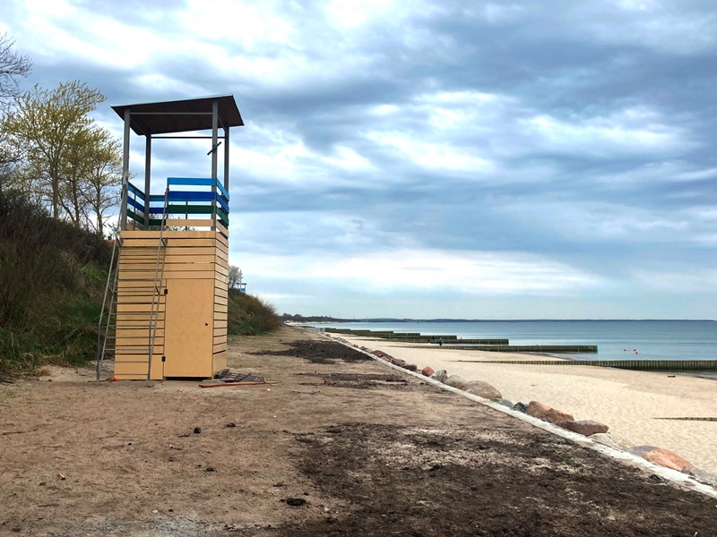 Под Калининградом обновляют спасательное оборудование к открытию пляжного сезона