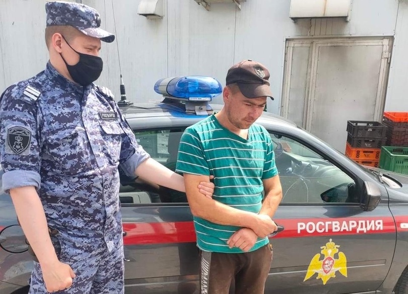 В Калининграде сотрудники Росгвардии задержали мужчину по подозрению в краже тележки в магазине