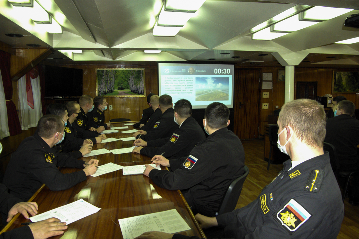 Более 2000 военнослужащих Балтфлота и курсантов филиала ВУНЦ ВМФ в г. Калининграде приняли участие в «Географическом диктанте»