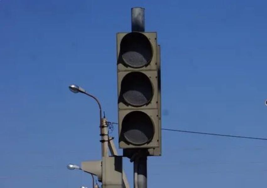 Сегодня на окраине Калининграда отключили светофор