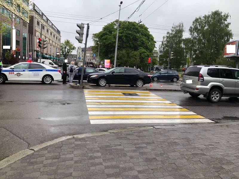 В Калининграде мужчина попал под машину на «зебре»