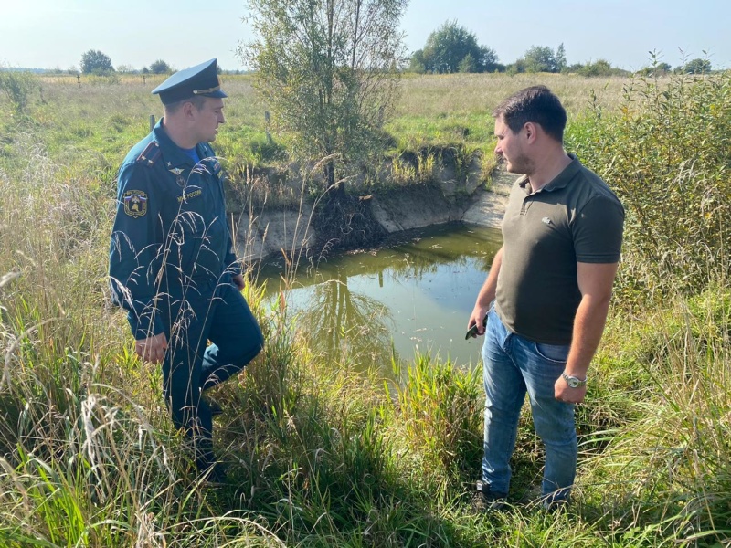 Под Калининградом МЧС продолжает проверку пожарных водоемов