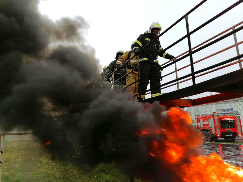 В Калининграде пожарные тренируются
