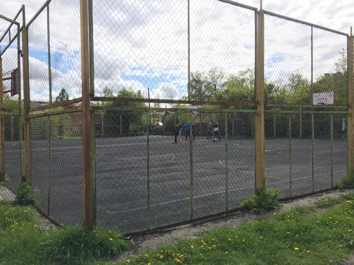 В городе-курорте под Калининградом отремонтируют спортивную площадку