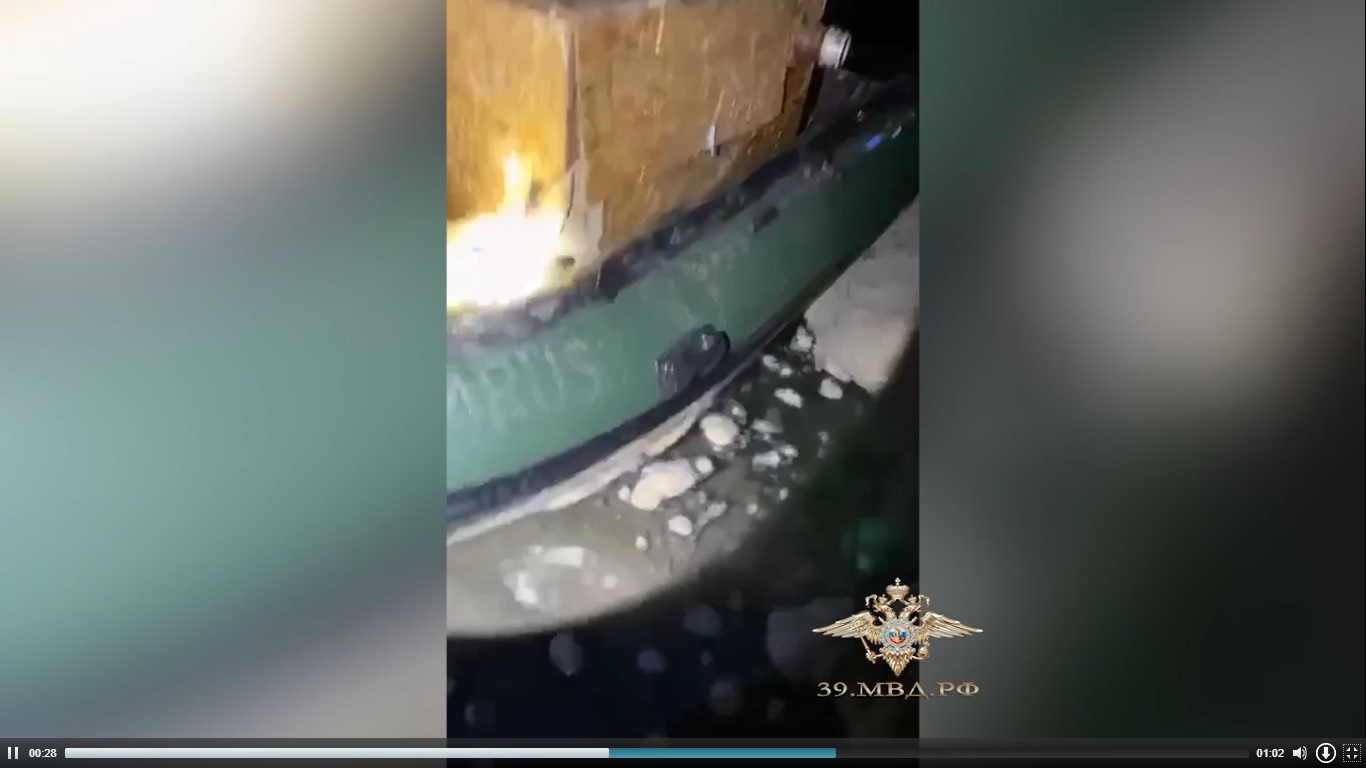 В Калининградской области задержали добытчика янтаря на лодке с самодельной помпой