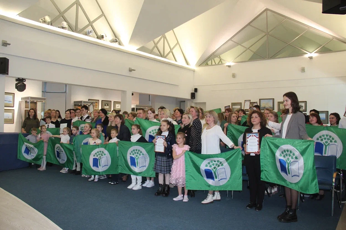 В Калининградской области более 40 образовательных организаций получили Зелёный флаг