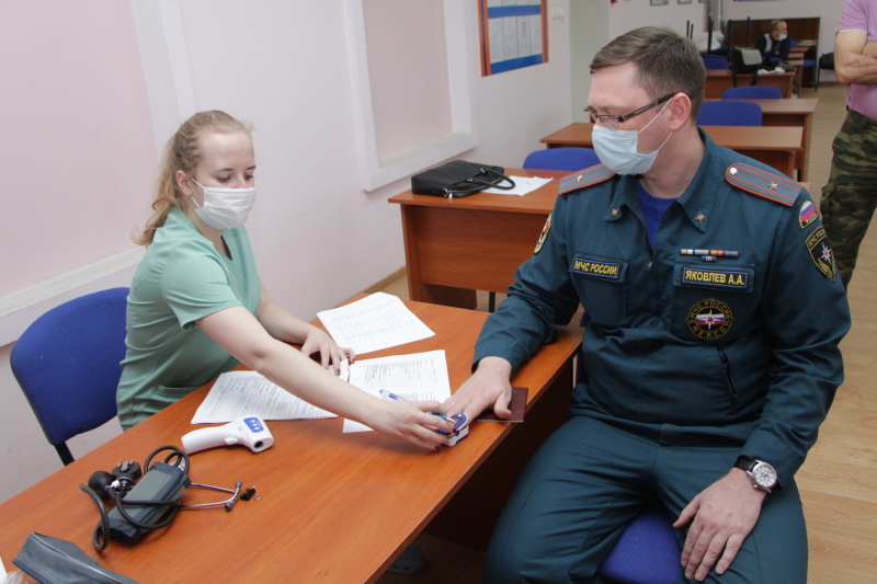 Личный состав ГУ МЧС по Калининградской области принимает участие в прививочной кампании