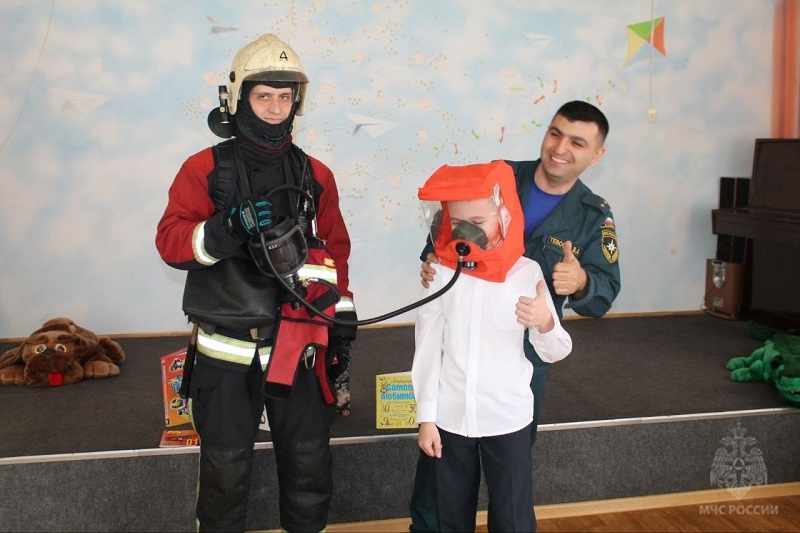 Навстречу дате: в Калининградской области знакомят малышей с профессией огнеборцев