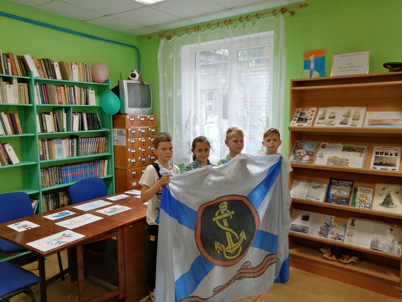 В библиотеке поселка под Калининградом для детей прошел час истории «Морским судам быть!»
