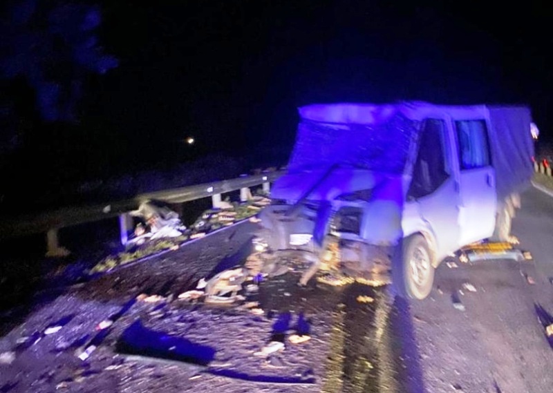 В Калининградской области после ДТП умерла пассажирка автомобиля «Форд Транзит», который врезался в припаркованный «Урал»