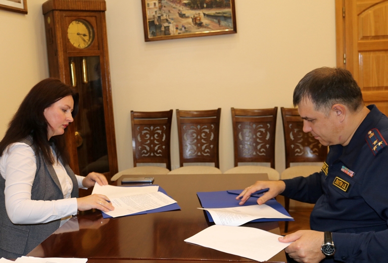 В Калининграде глава регионального УФСИН и детский омбудсмен подписали соглашение о сотрудничестве