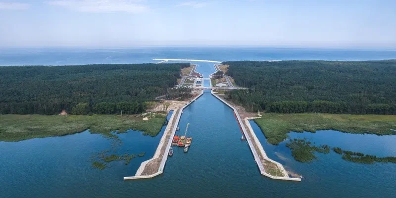 В Польше открыли канал через Балтийскую косу, который не имеет экономического значения