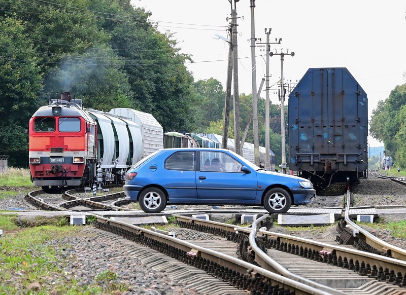На железнодорожных переездах области проводятся ежемесячные рейды по профилактике ДТП