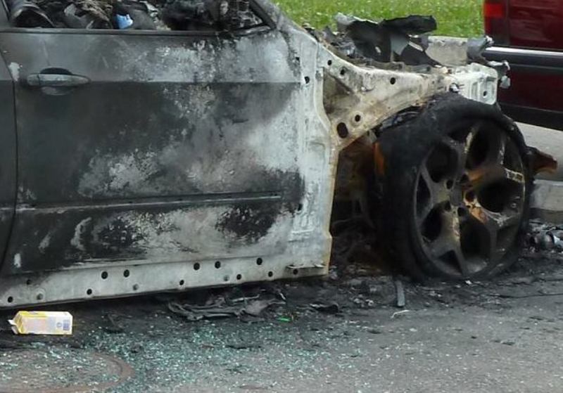 Сегодня ночью в Калининграде горел автомобиль «Рено-19»