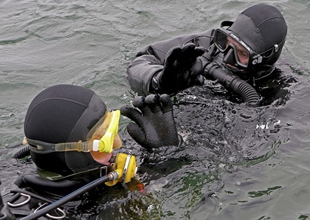 Боевые пловцы Балтфлота провели тактическое учение в Финском заливе