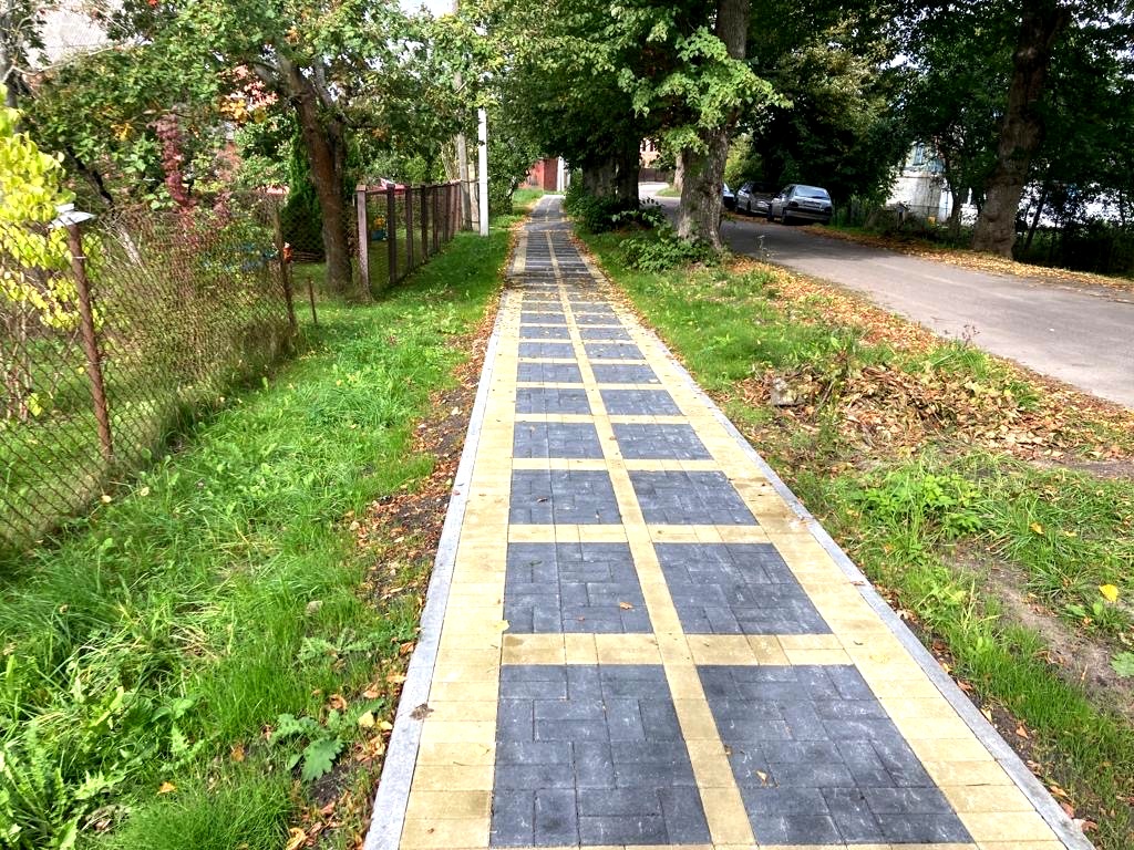 В поселке под Калининградом проложили новый тротуар к детскому саду