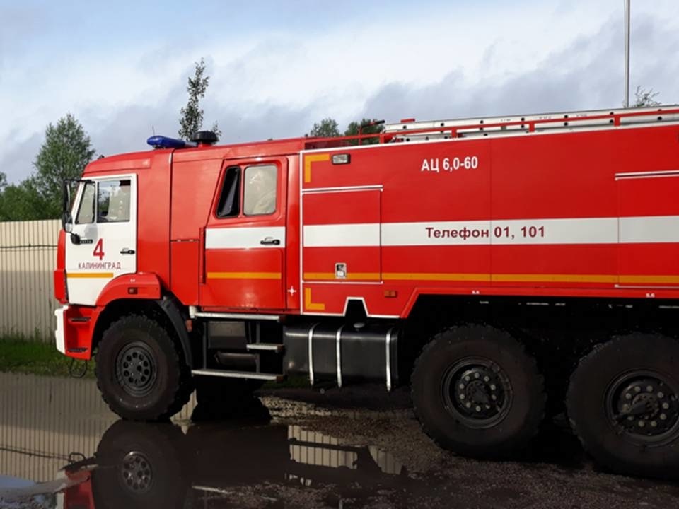 Накануне в Калининграде пожарные спасли двух и эвакуировали восемь человек