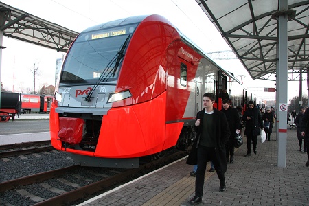 На пригородных направлениях  Калининградской железной дороги начала курсировать новая «Ласточка»