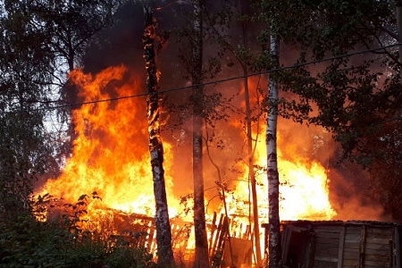 Минувшей ночью в посёлке Донское с разницей в один час произошло четыре пожара